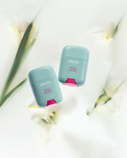 Dr.F5 Успокаивающий солнцезащитный стик с каламином SPF50+PA++++ (18г) 
