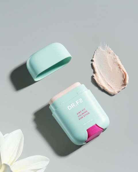 Dr.F5 Успокаивающий солнцезащитный стик с каламином SPF50+PA++++ (18г) 